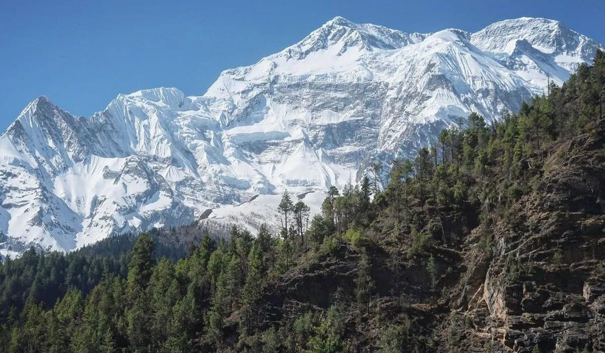 Pisang-Peak-6091-meters-19984-feet