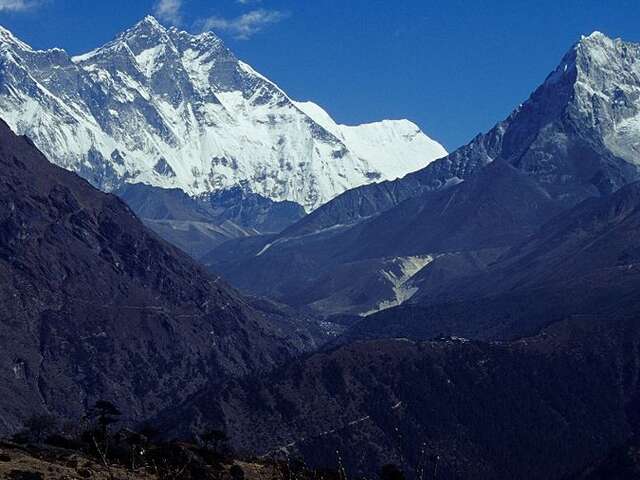 mount-everest-and-ama-dablam_640_480