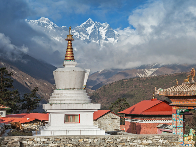 trekking-around-namche-bazaar-and-views-to-everest-sagamatha-national-park-nepal_640_480