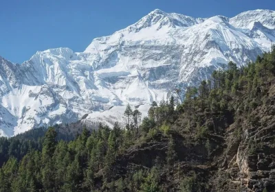 Pisang-Peak-6091-meters-19984-feet